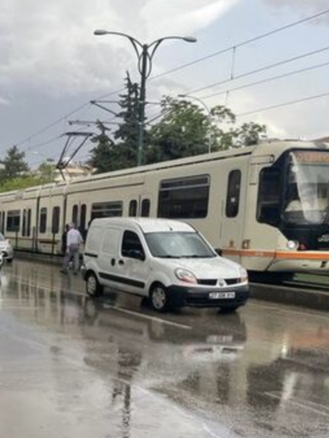 25 Aralık Durağında Tramvay Çocuğa Çarptı