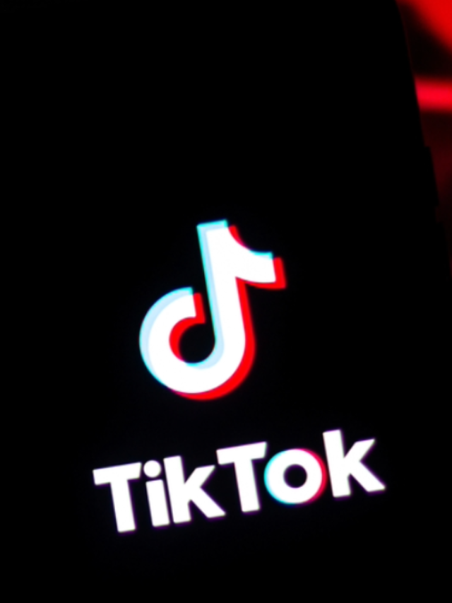 Tiktok için Mini Etekle Yol Kestiler