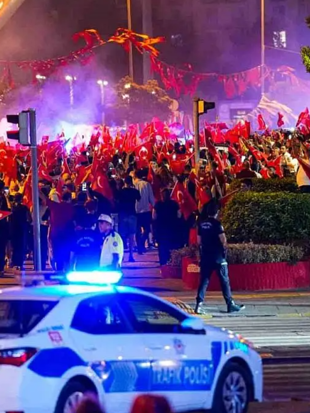 Umut Yılmaz Cumhuriyetin 101 inci Kutlamasına Davet Ediyor