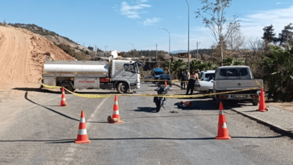 Tankerle Çarpışan Motorsiklet Sürücüsü Öldü 27