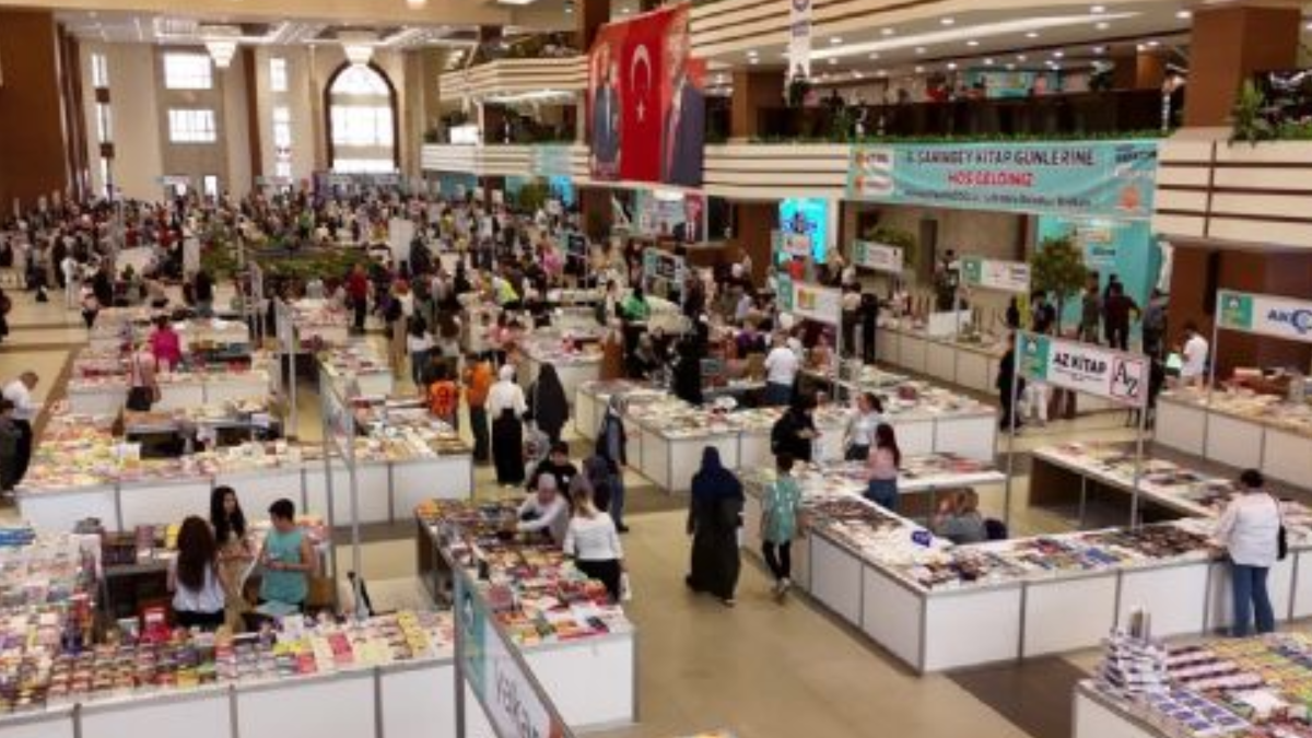 Kitap Fuarına 2 Milyona Yakın Ziyaretçi