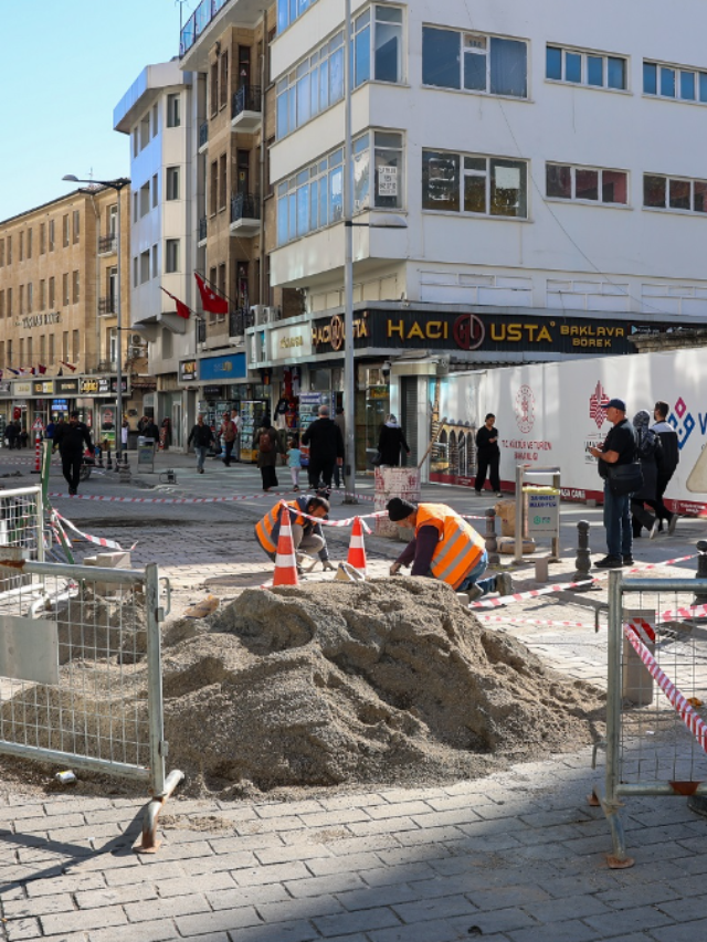 Gaziantep Büyükşehir Belediyesi Trafik Akışını Rahatlatmaya Çalışıyor