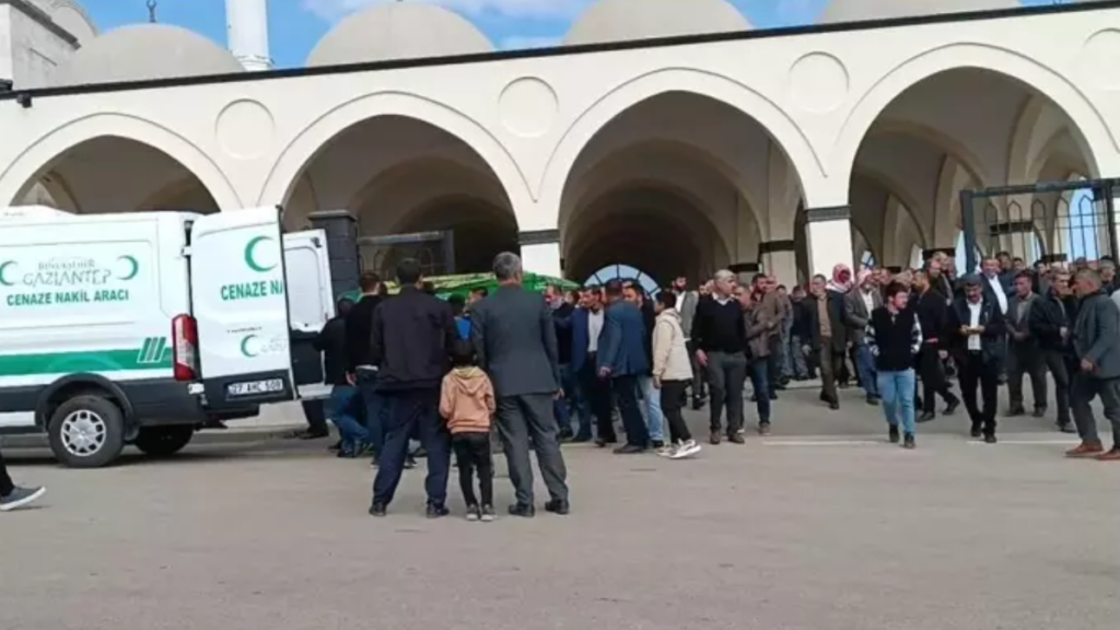 Gaziantep te Kız Alıp Verme de Vefat Eden Kardeşler Defnedildi 