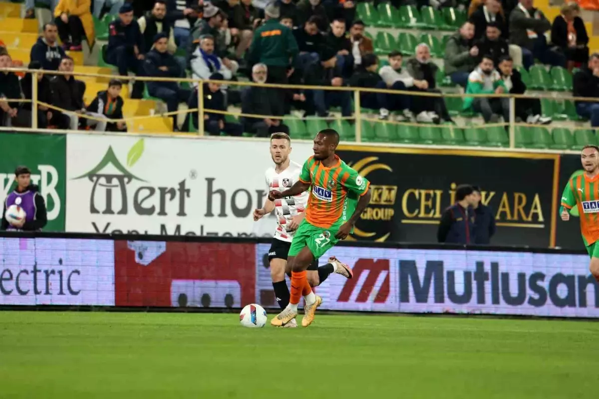 Alanyaspor - Gaziantep FK Maçında İlk Yarı Golsüz Geçti