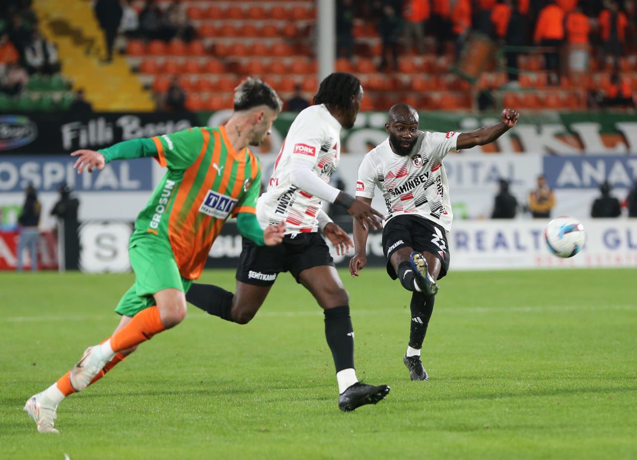 Alanyaspor, Gaziantep FK'yı 3-0 Mağlup Etti