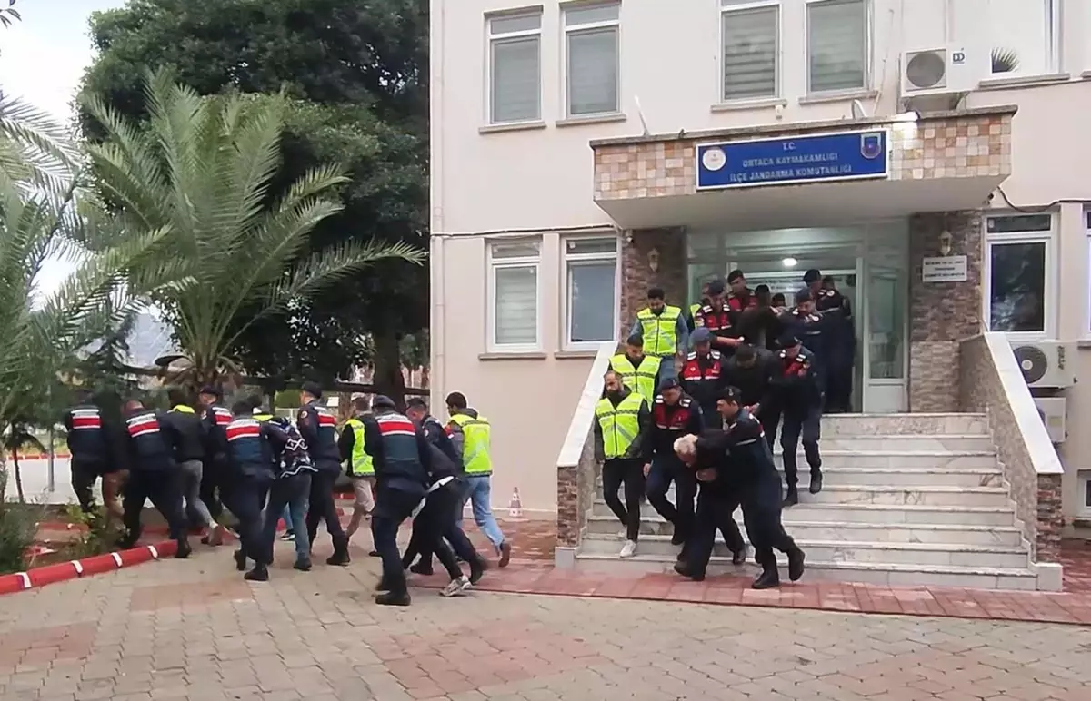 Alışveriş Sitesi Dolandırıcılığına Operasyon: 12 Gözaltı