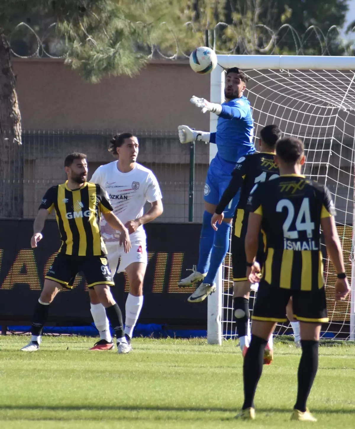 Altınordu'nun Kalecisi Serhat Öztaşdelen, Adana 01 FK Maçında Parladı