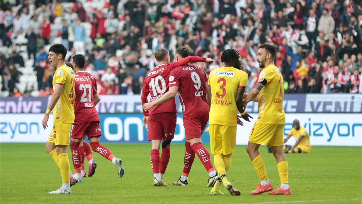 Antalyaspor, Kayserispor'u 2-0 Yenerek Galibiyet Serisini Sürdürdü