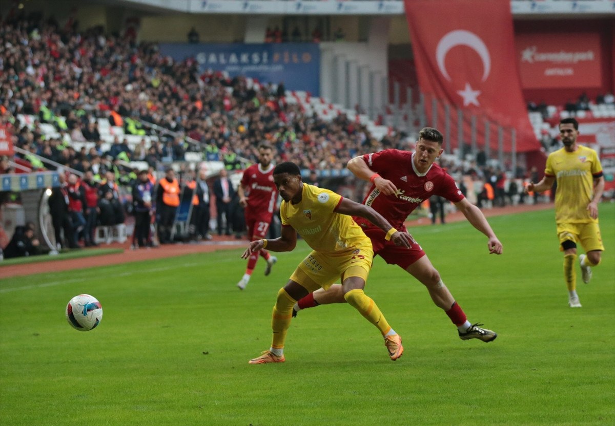 Antalyaspor, Kayserispor'u 2-0 Yenerek Galibiyet Serisini Sürdürdü