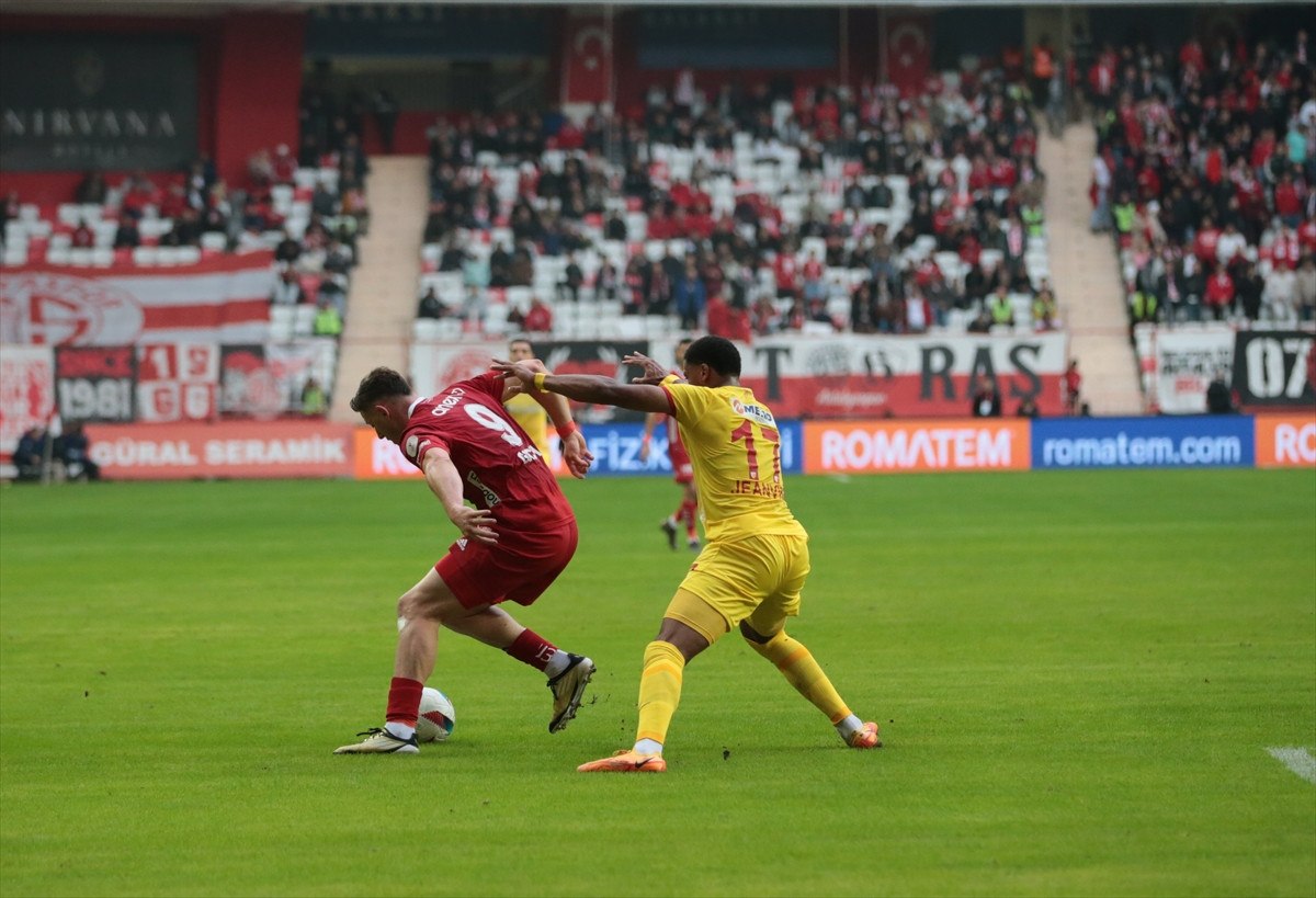 Antalyaspor, Kayserispor'u 2-0 Yenerek Galibiyet Serisini Sürdürdü