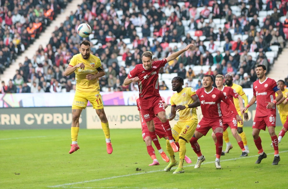 Antalyaspor, Kayserispor'u 2-0 Yenerek Galibiyet Serisini Sürdürdü