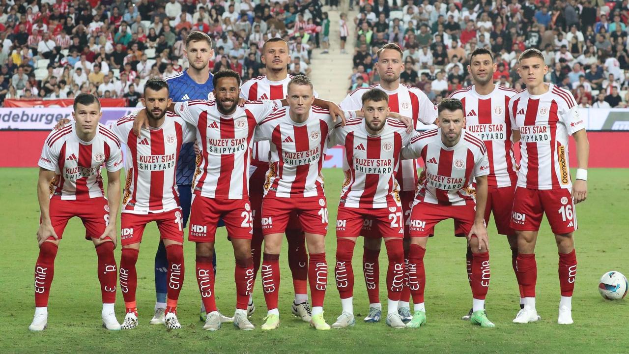 Antalyaspor'un İç Saha Performansı ve Teknik Direktör Alex de Souza Dönemi