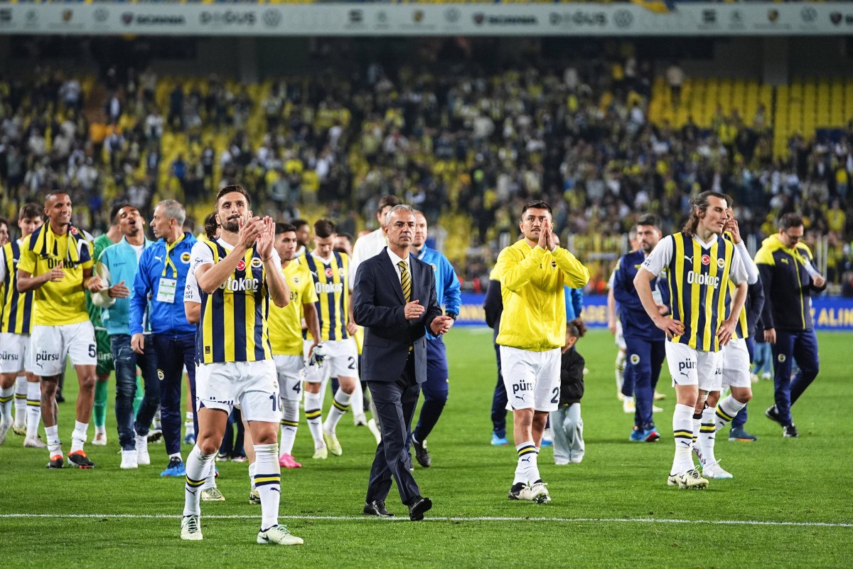 Fenerbahçe'nin 2024 Yılı: Kupasız Geçen Bir Sezon