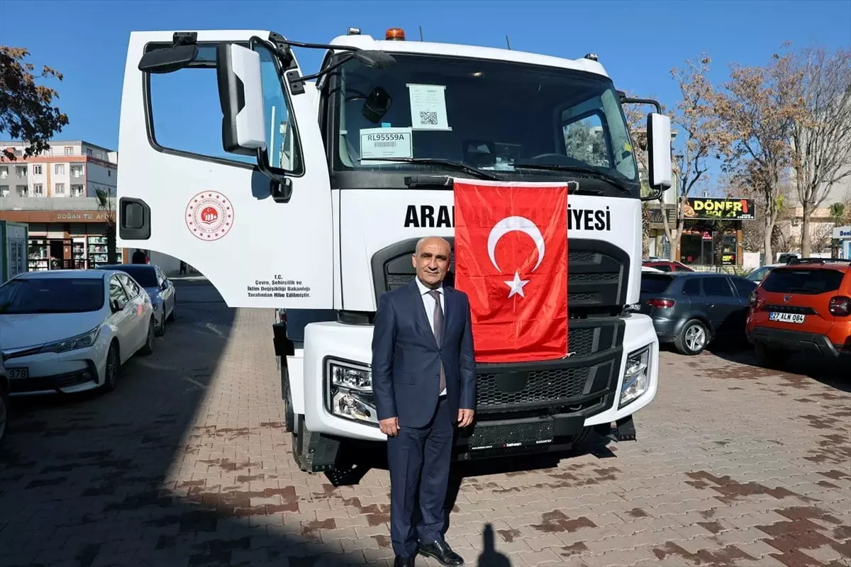 Gaziantep Araban'a Yeni Çöp Toplama Aracı Hibe Edildi