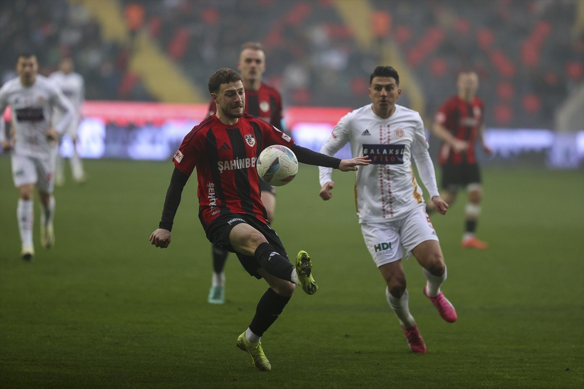 Gaziantep FK, Antalyaspor'u 2-0 ile Geçti