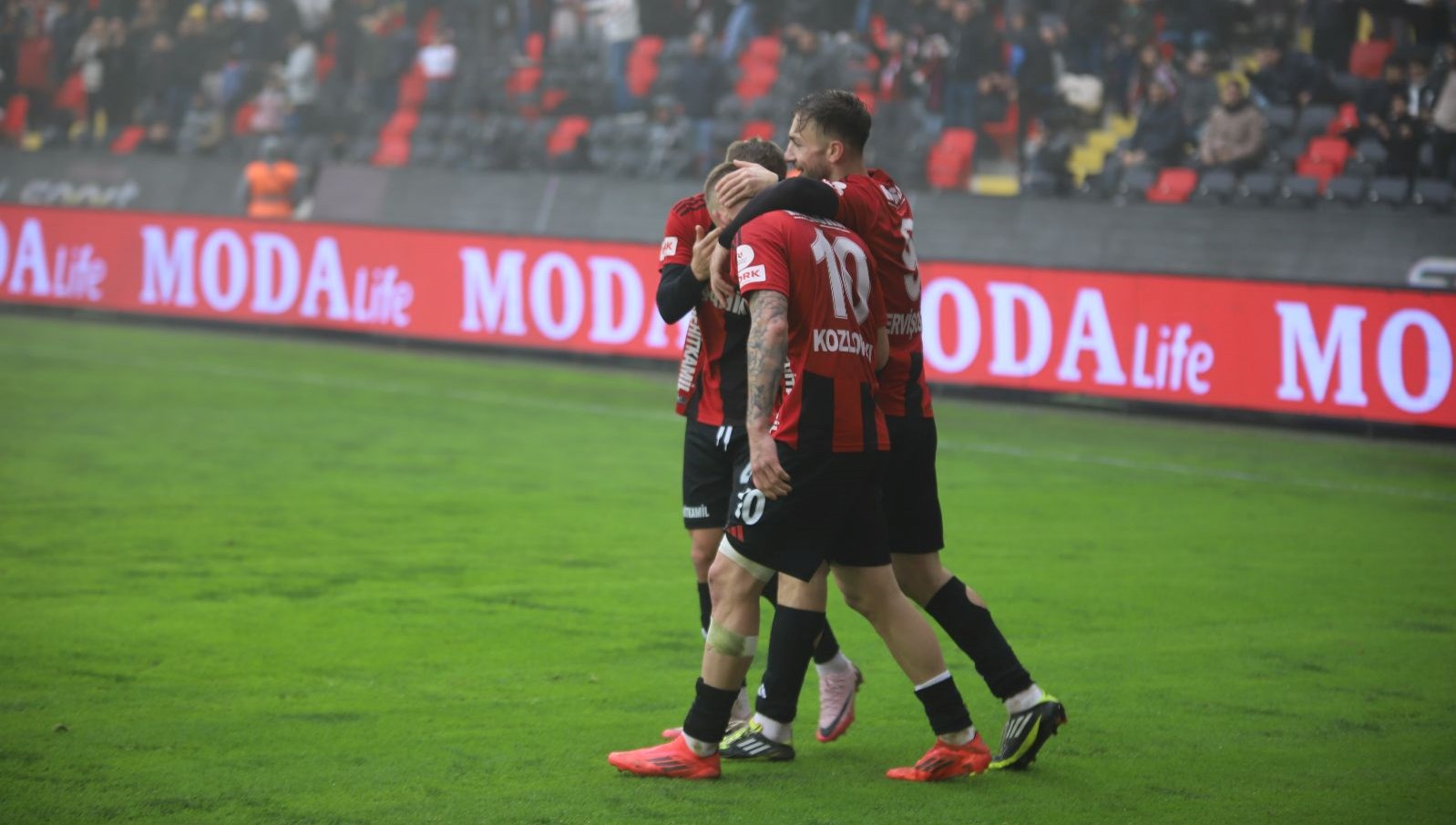 Gaziantep FK, Antalyaspor'u 2-0 Yenerek 5. Galibiyetini Aldı