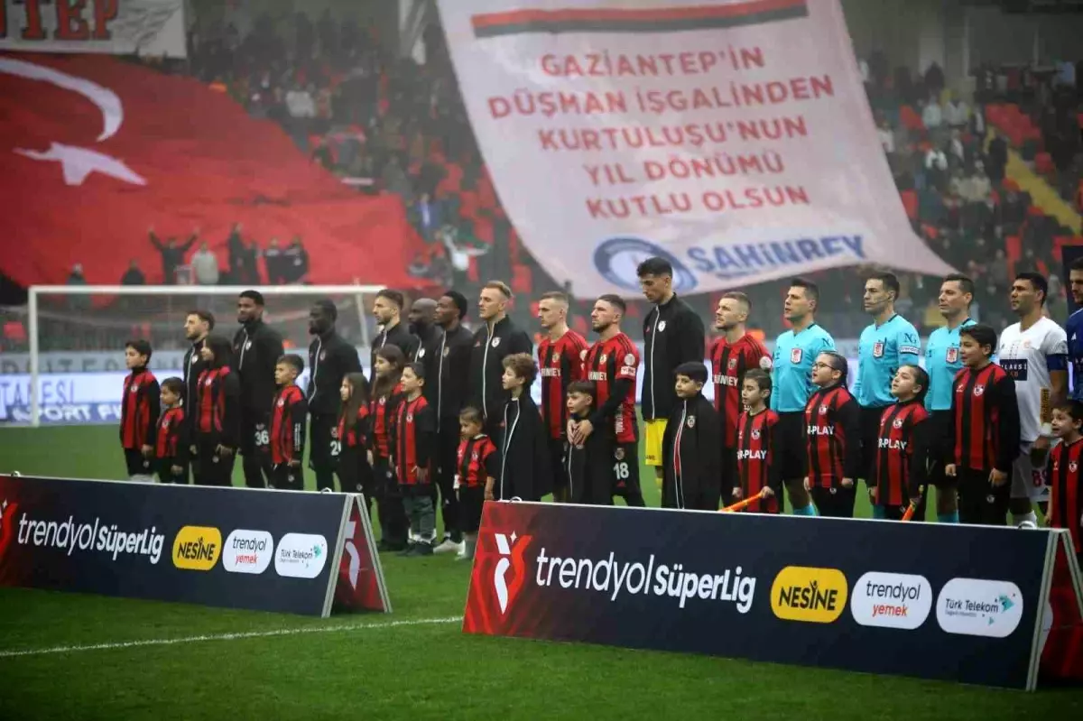 Gaziantep FK ve Antalyaspor Maçında İlk Dakikalar Eşit