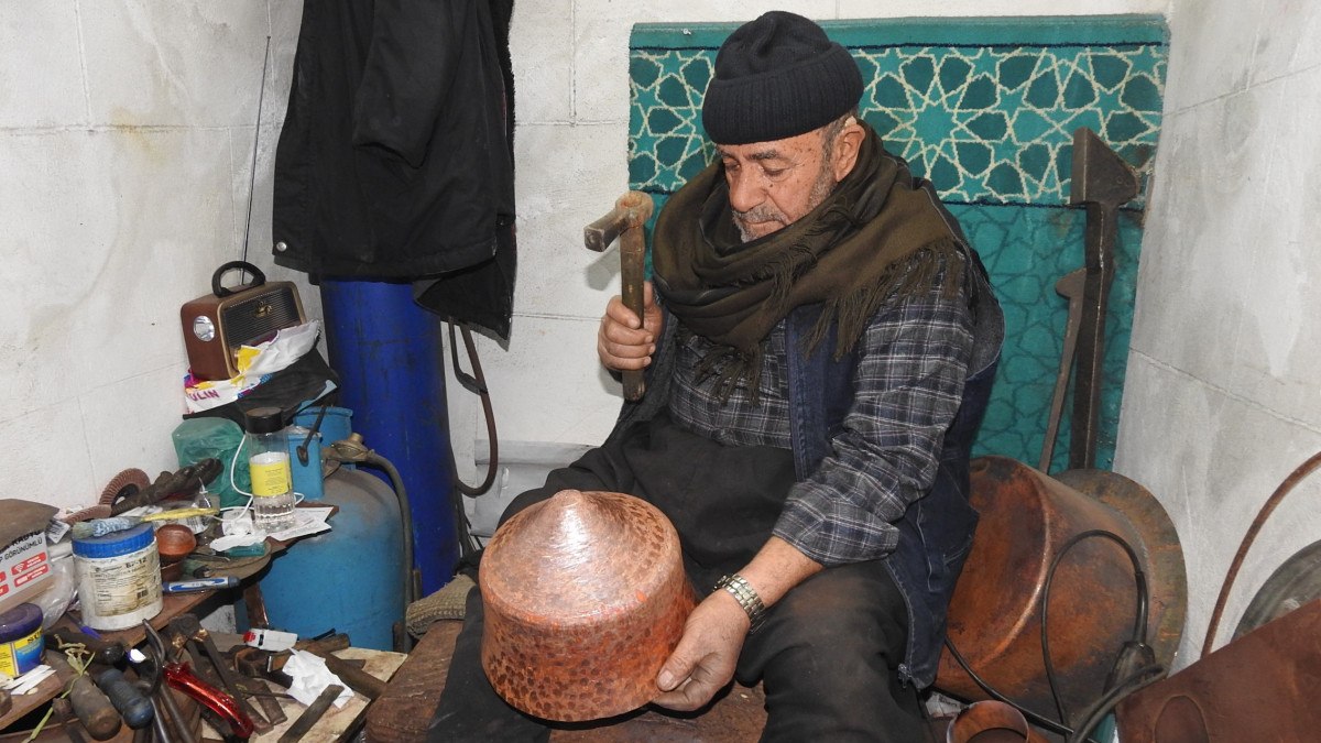 Gaziantep'te 70 Yıldır Bakırcılık Yapan Miktat Çelik