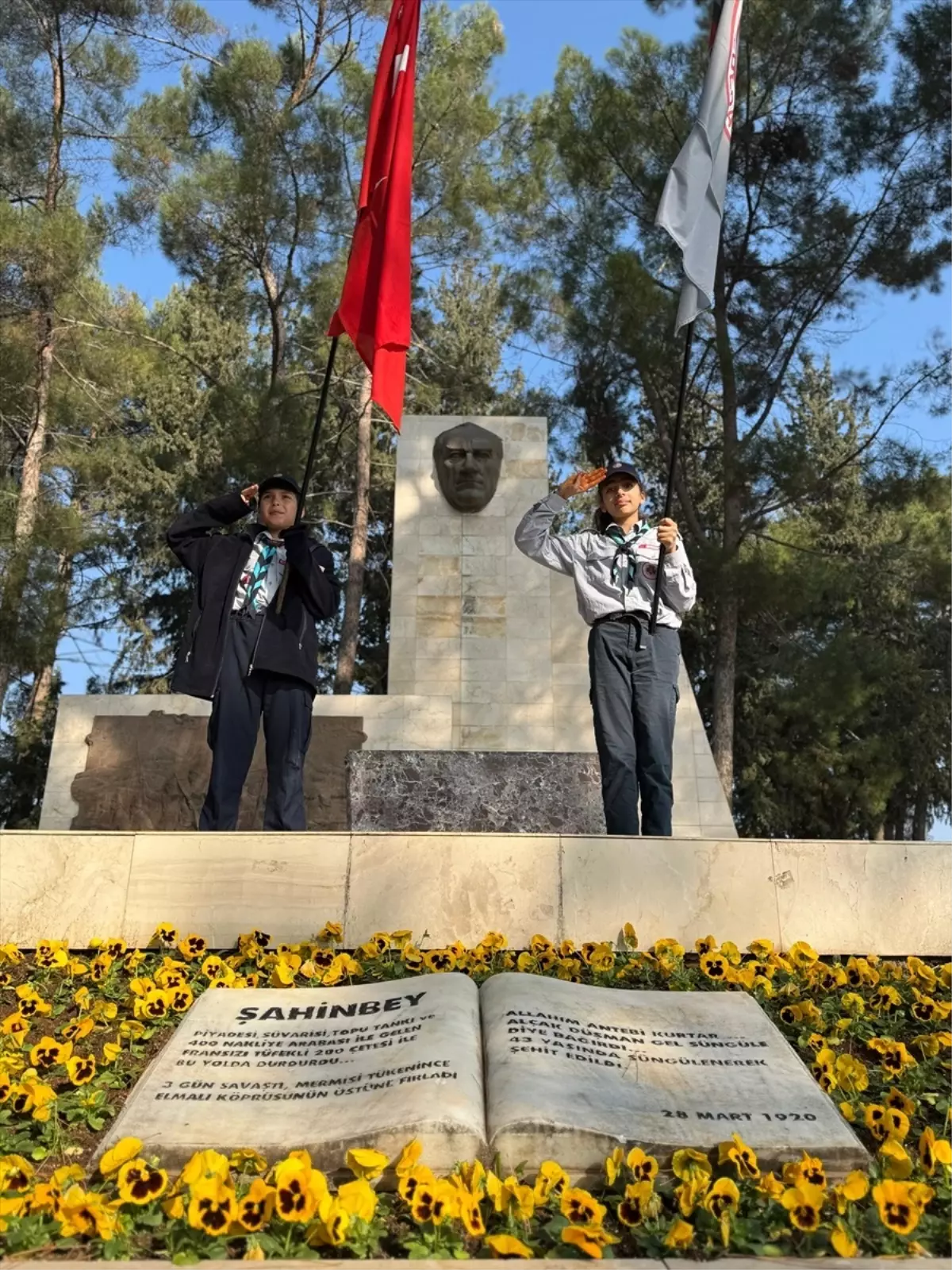 Gaziantep'te İzcilerin Şahinbey Anıtı Ziyareti