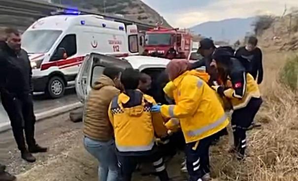 Hafif Ticari Araç ile TIR Çarpıştı: 1 Ölü, 3 Yaralı