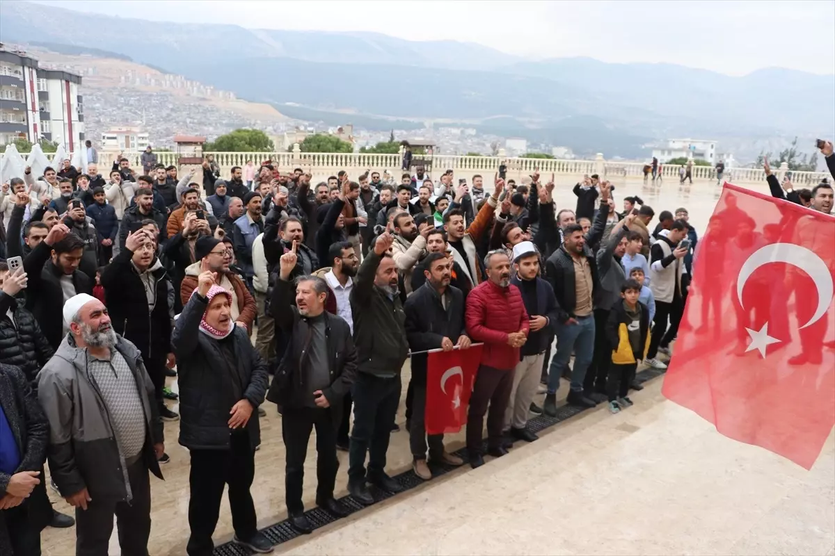 Kahramanmaraş ve Gaziantep'te Suriyelilerin Baas Rejiminin Devrini Kutlaması