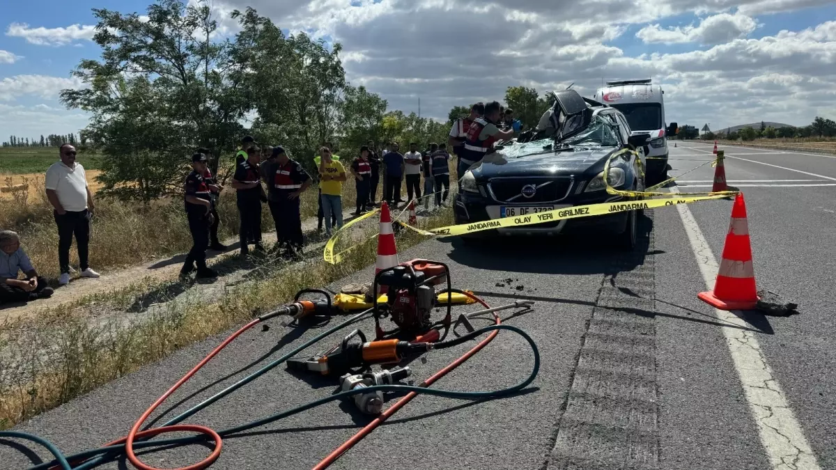 Kayseri'de Otomobil-Kamyon Kazasında İki Kişi Hayatını Kaybetti