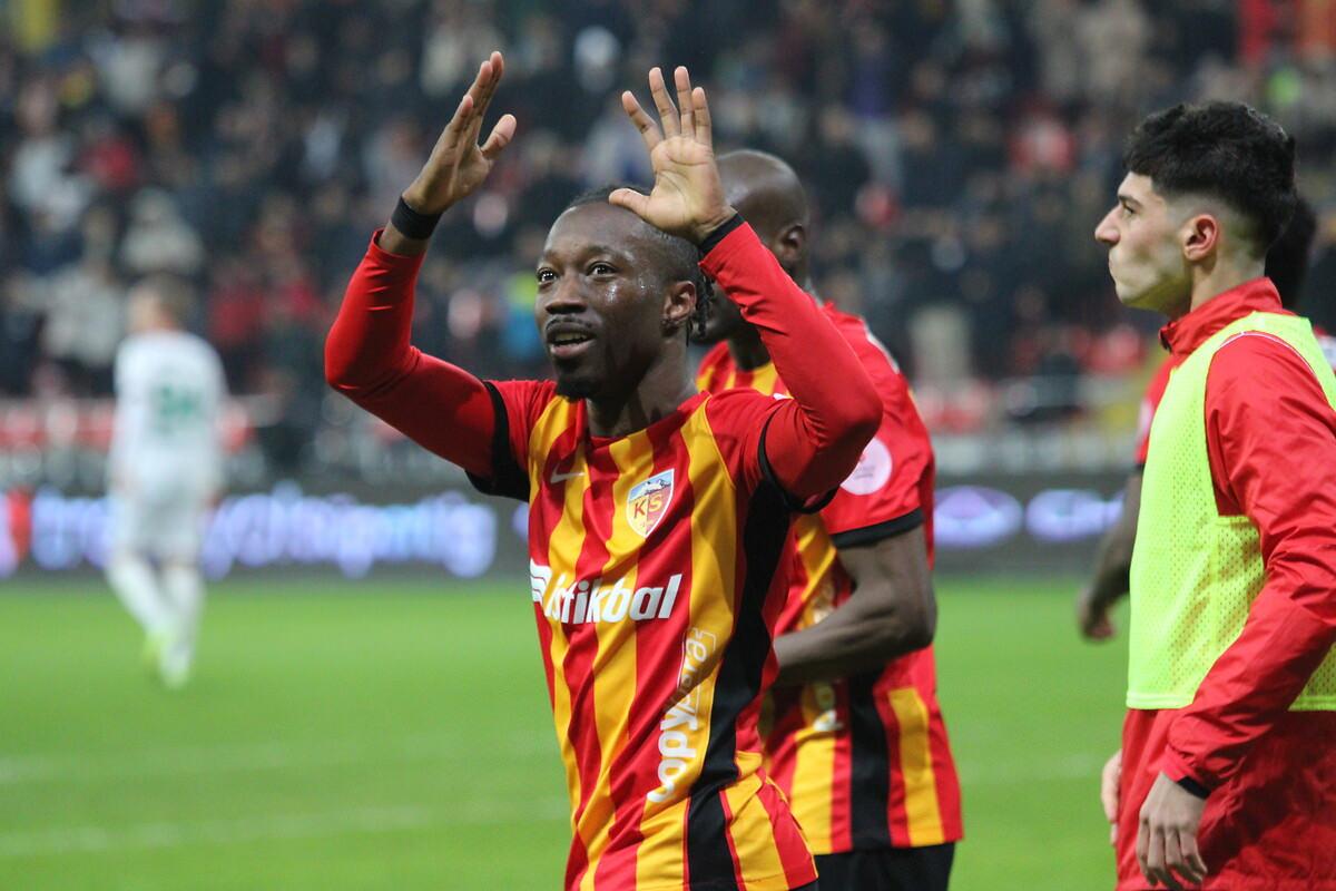 Kayserispor, Alanyaspor'u 2-0 Yenerek Önemli Bir Galibiyet Aldı