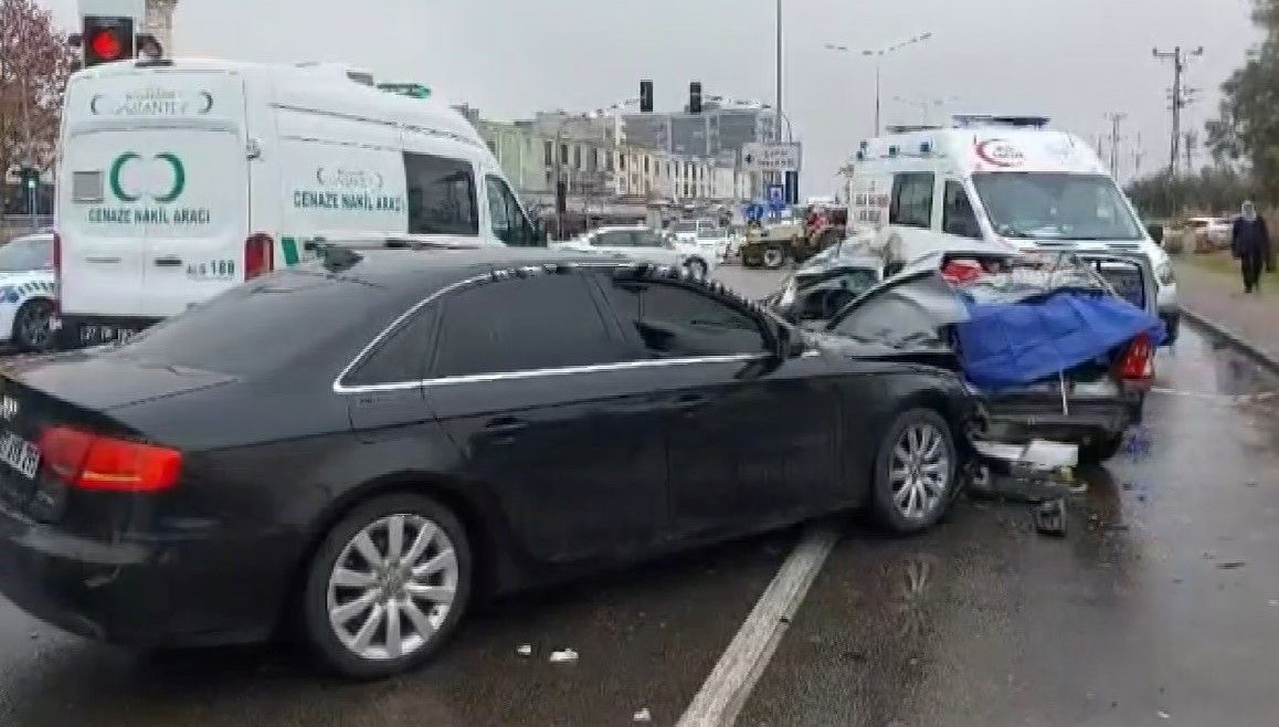 Nizip'te Zincirleme Trafik Kazası: 1 Ölü, 1 Yaralı