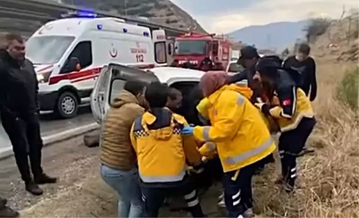 Osmaniye'de TIR ile Hafif Ticari Araç Çarpıştı: 1 Ölü, 3 Yaralı