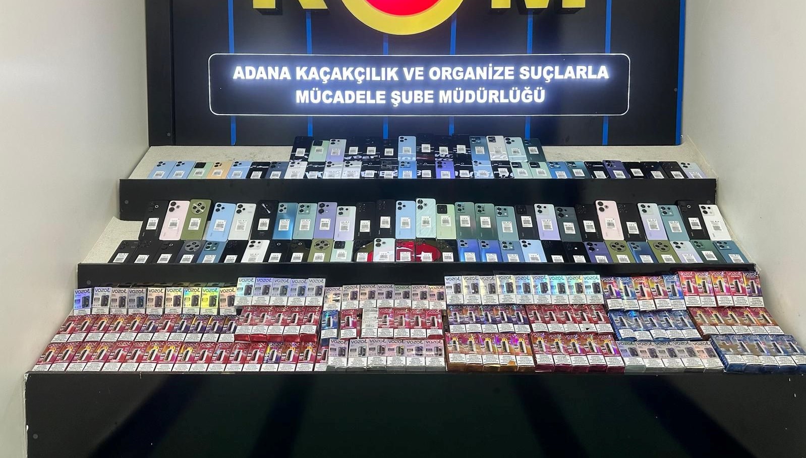 Adana'da 100 Kaçak Cep Telefonu Ele Geçirildi