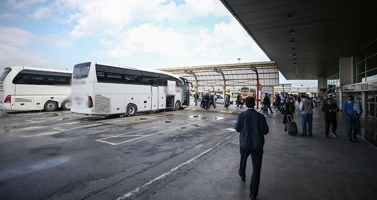 Adana'da Yolcu Otobüsünde 15 Ruhsatsız Tabanca Ele Geçirildi