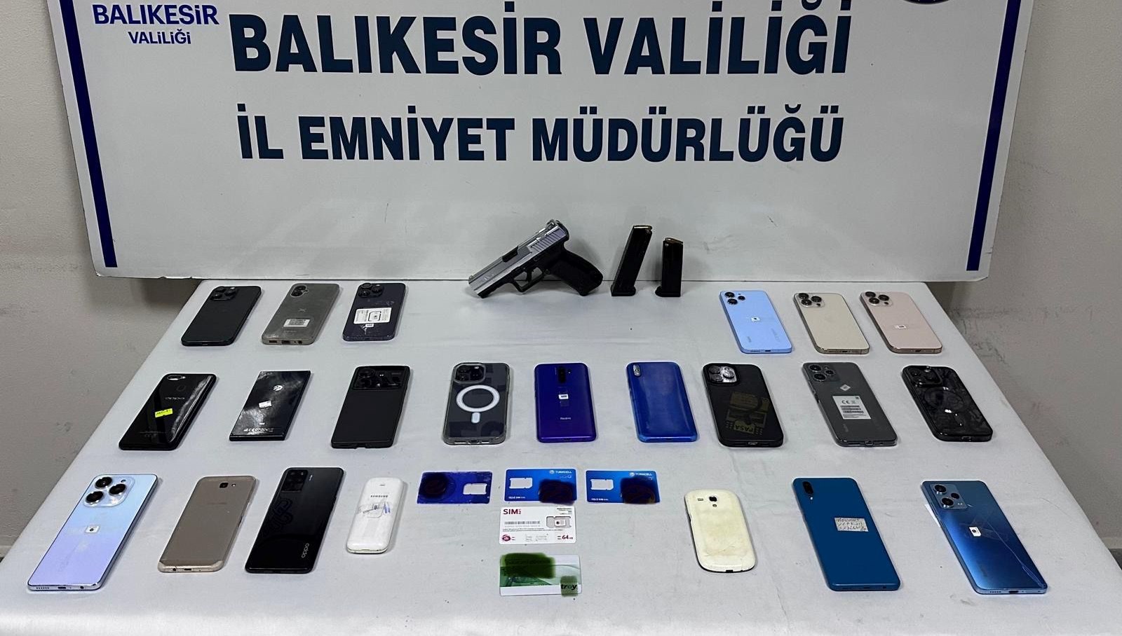 Balıkesir'de Dolandırıcılık Operasyonunda 13 Şüpheli Tutuklandı