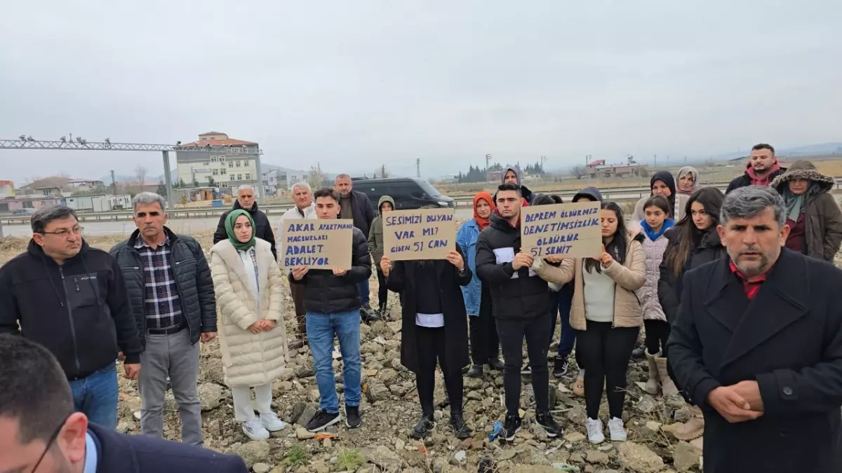 Depremde Yıkılan Apartmanların Müteahhidinin Tahliyesine Ailelerden Tepki