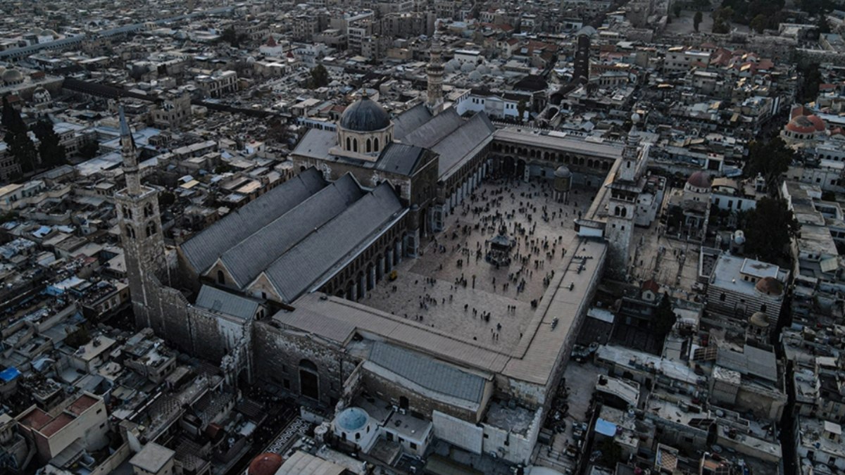 Emevi Camisi İçin Gaziantepli Halıcılardan Yeni Halı Üretimi