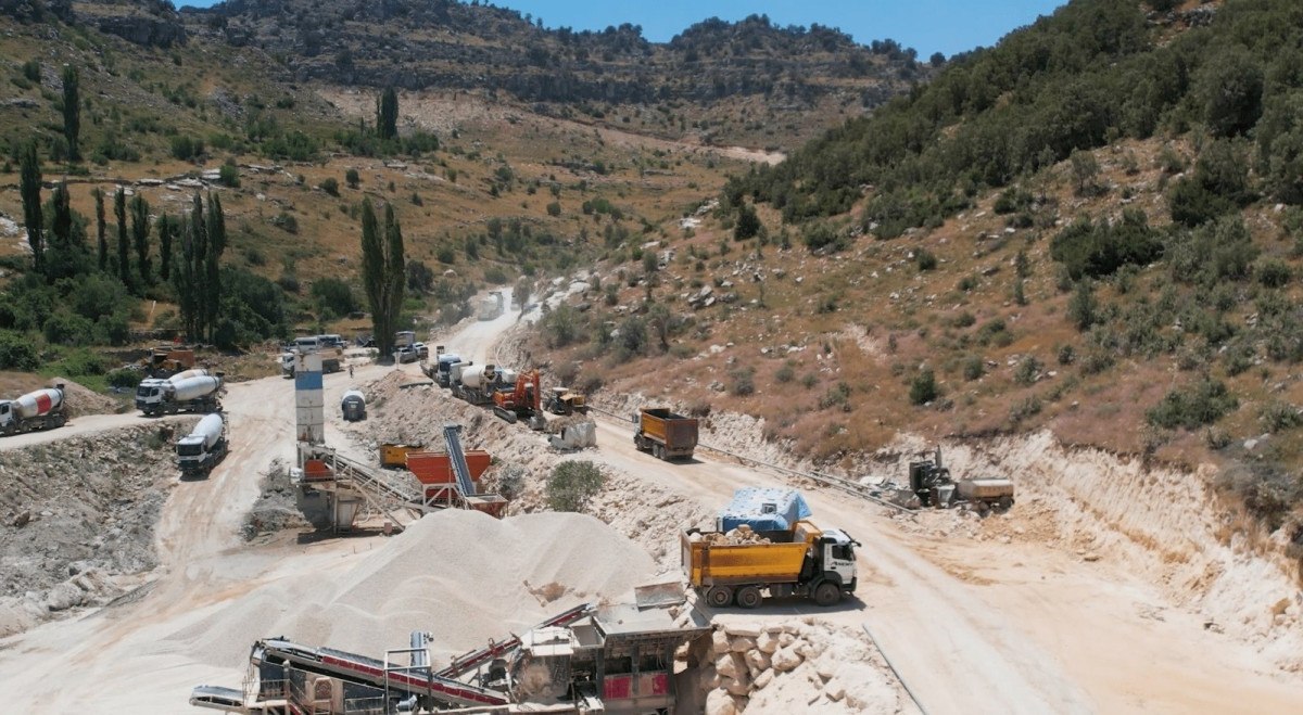 Gabar Dağı'nda 500 Kilometre Yol İnşası ve Petrol Keşfi