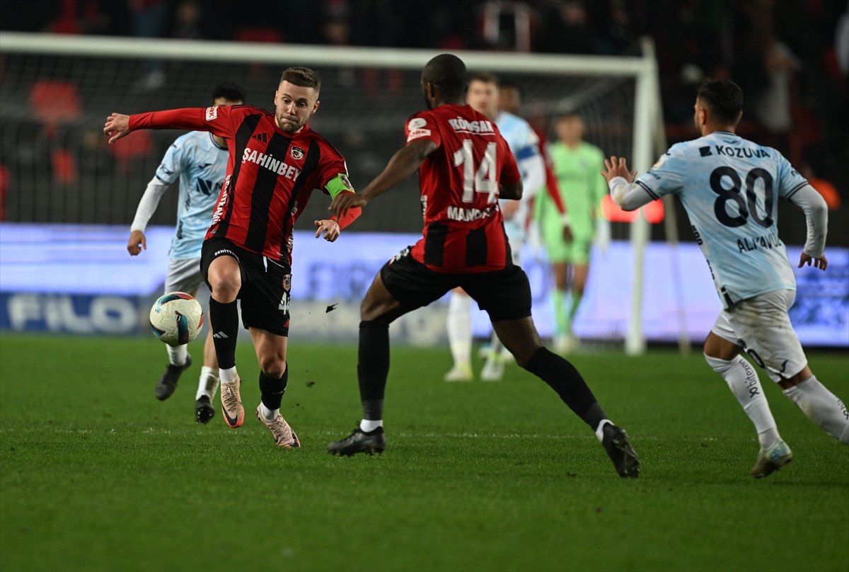 Gaziantep FK, Adana Demirspor'u 1-0 Yenerek Galip Geldi