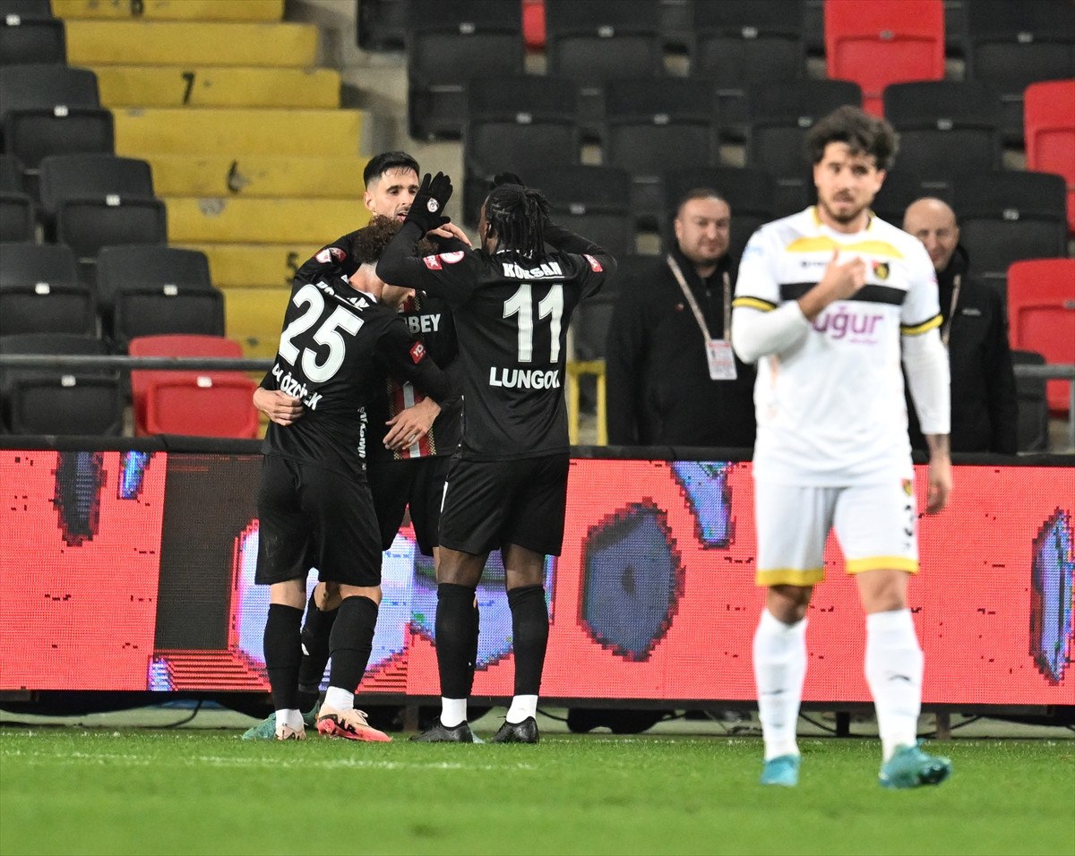 Gaziantep FK, İstanbulspor'u 4-0 Mağlup Etti