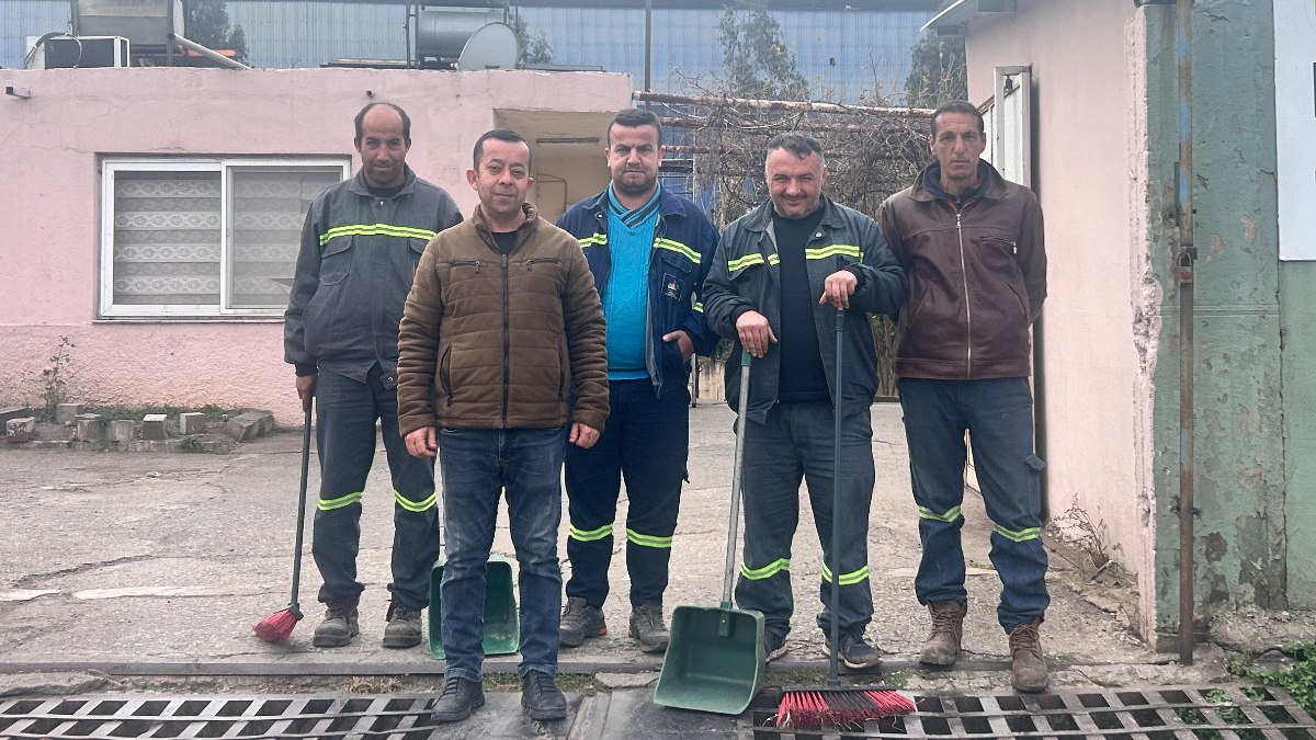 Hatay'da Temizlik İşçilerinin 'Balık Tendürde' Akımına Katılımı