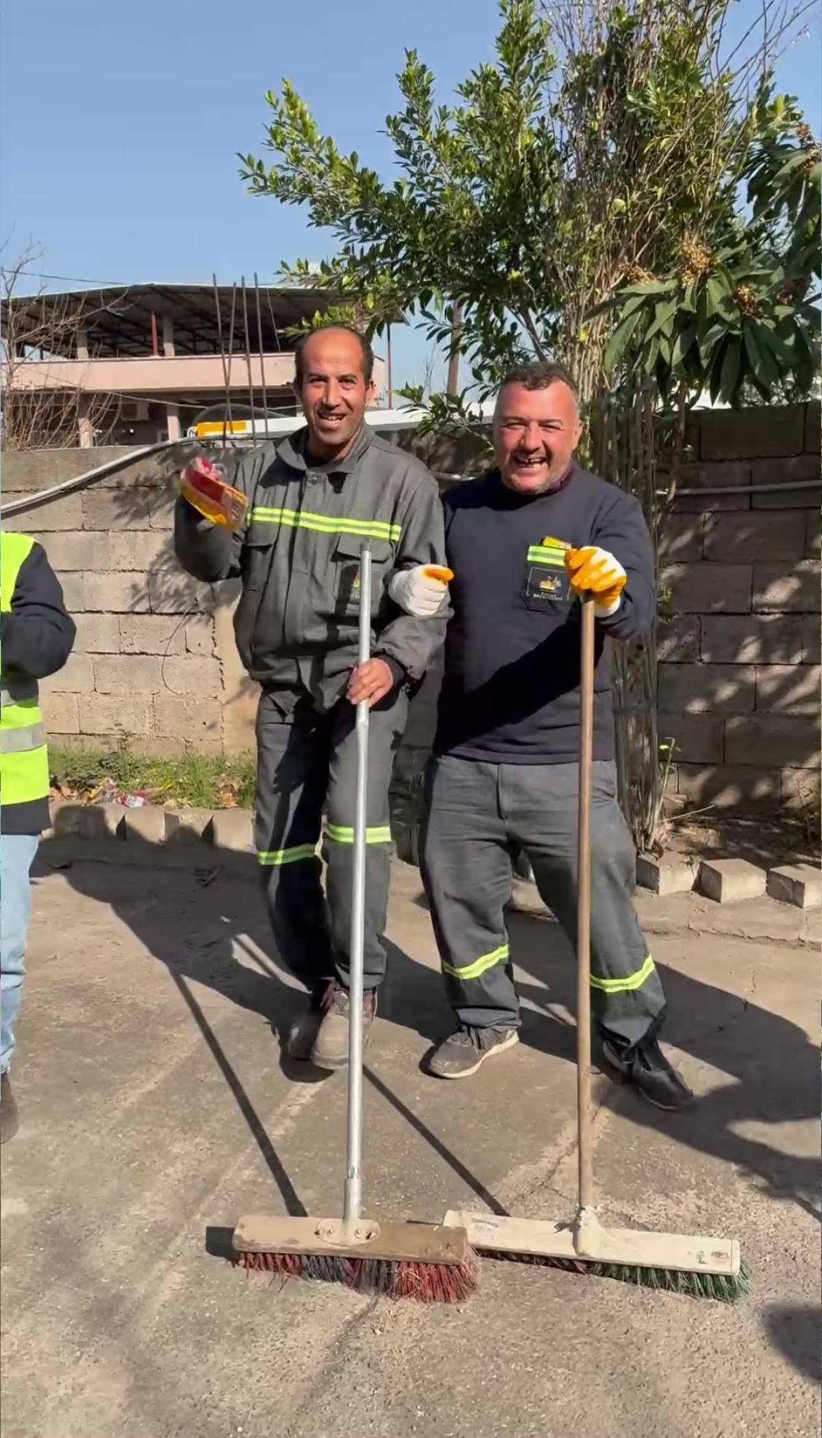 Hatay'da Temizlik İşçilerinin 'Balık Tendürde' Akımına Katılımı