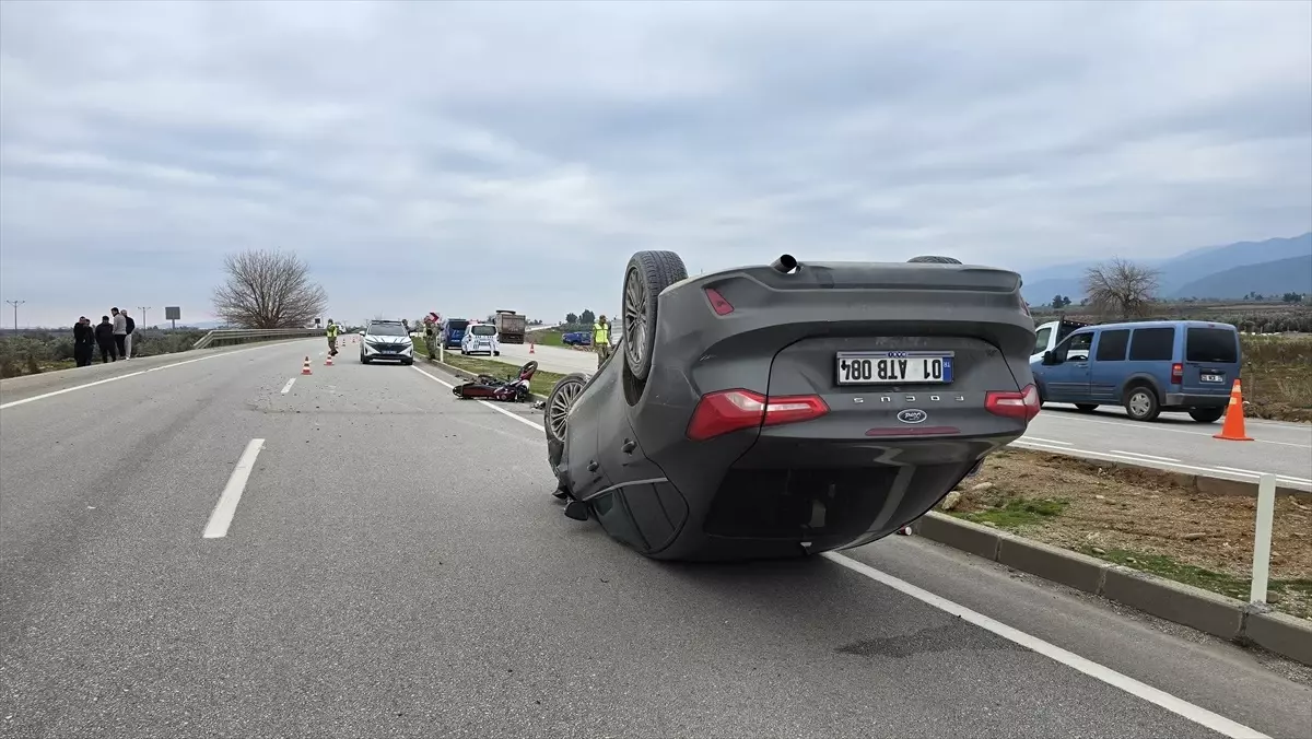 Hatay'da Üç Araçla Meydana Gelen Trafik Kazasında 2 Yaralı