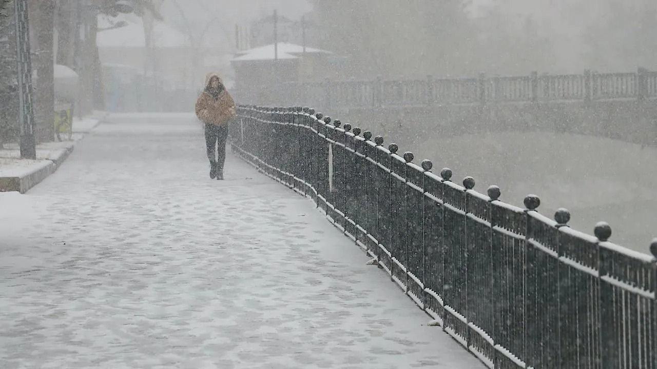 Meteoroloji'den İstanbul için Kırmızı Alarm: Çığ ve Hava Kirliliği Uyarısı