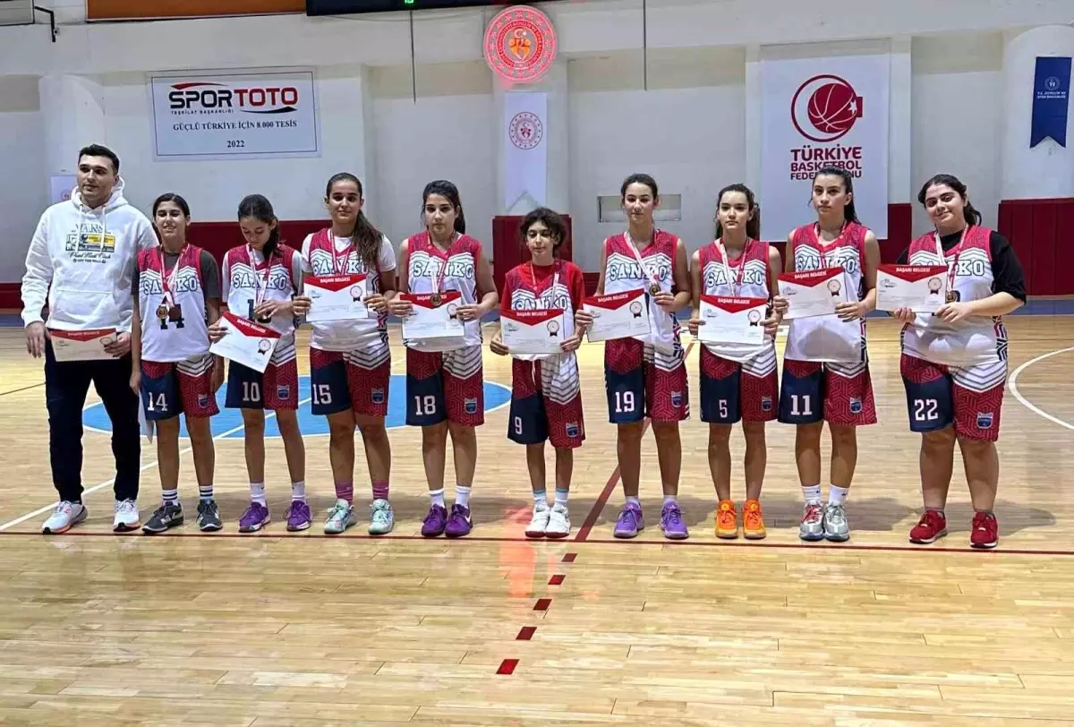 SANKO Okulları Yıldız Kızlar Basketbol Takımı Şampiyon Oldu