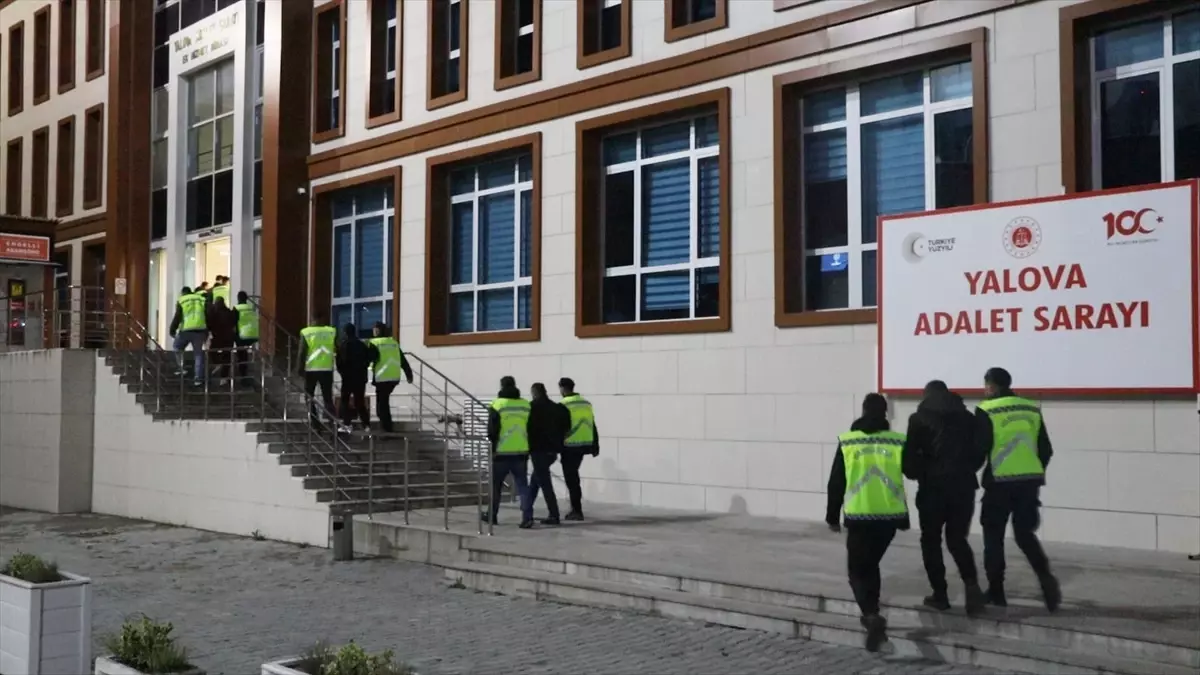 Yalova'da 8 Göçmen Kaçakçısı Tutuklandı