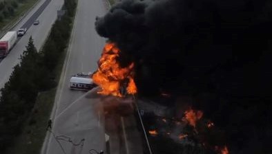 Adana-Gaziantep Otoyolu'nda Tanker Devrildi, Yangın Çıktı