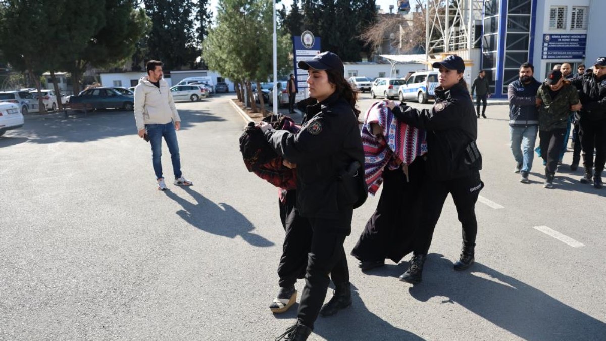 Adana'da İnsan Kaçakçılığı Operasyonu: 20 Bin Dolarla Avrupa'ya Göçmen Taşınıyordu