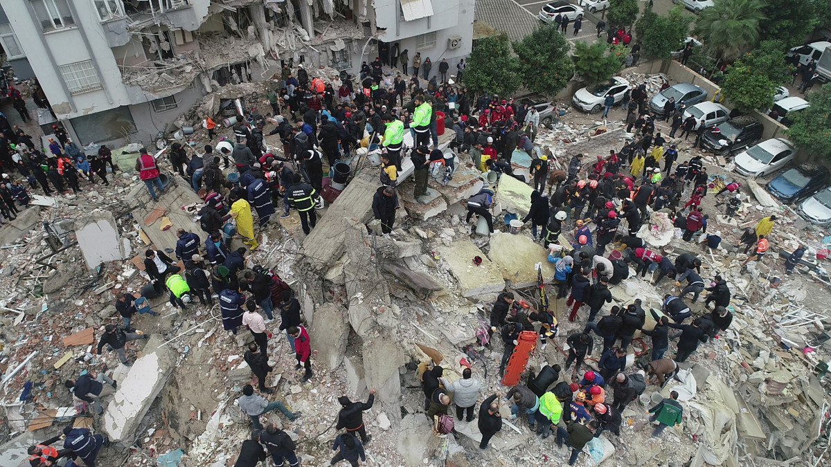 Asrın Felaketi: Türkiye'nin Depremle Yüzleşmesi