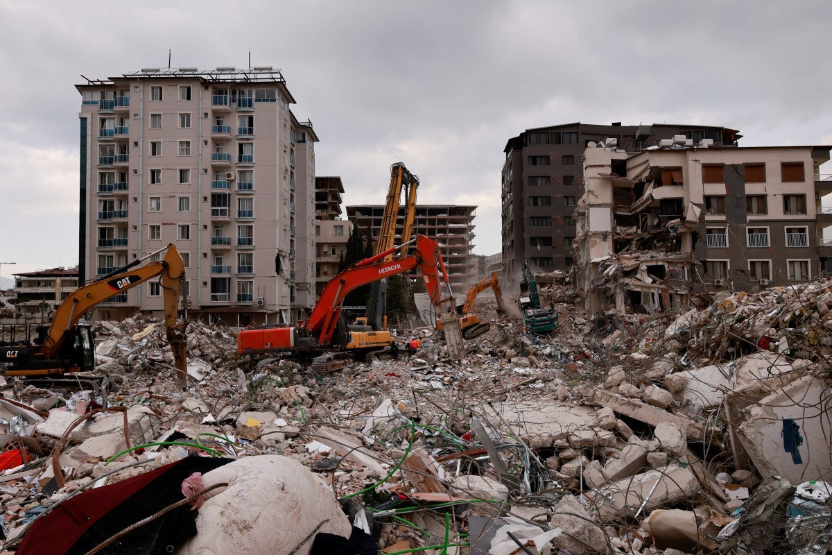 Asrın Felaketi: Türkiye'nin Depremle Yüzleşmesi