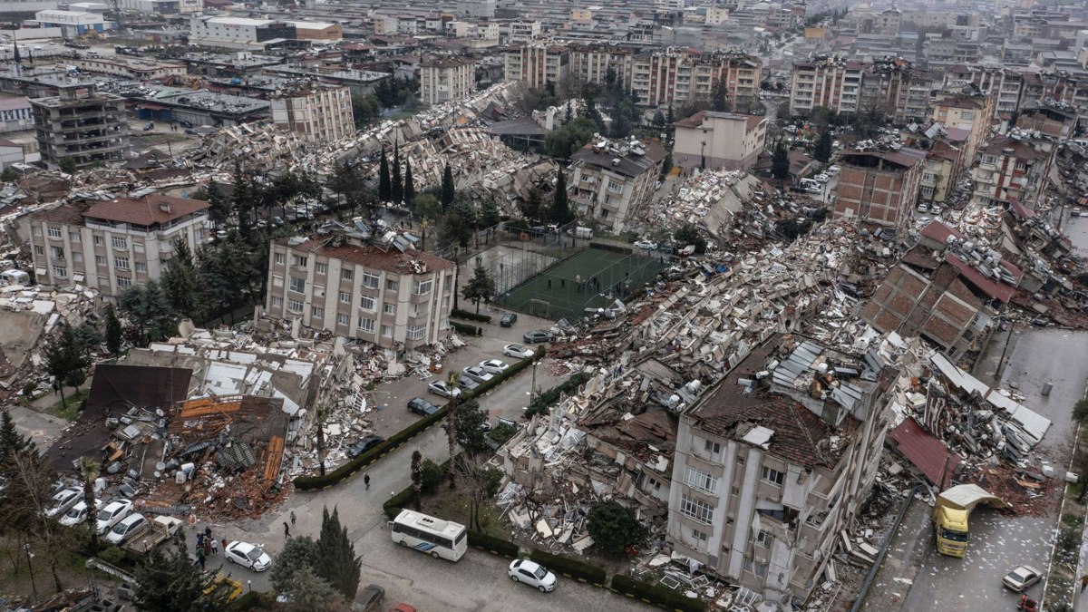 Asrın Felaketi: Türkiye'nin Depremle Yüzleşmesi