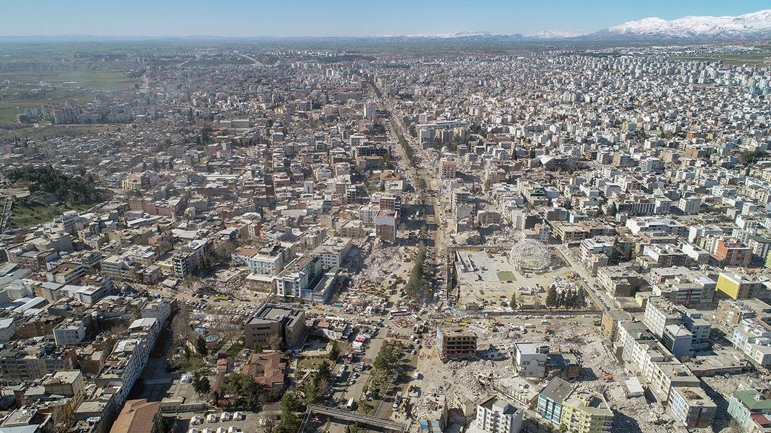 Asrın Felaketinin İkinci Yılı: Türkiye'deki Depremin Etkileri ve Yardım Çalışmaları