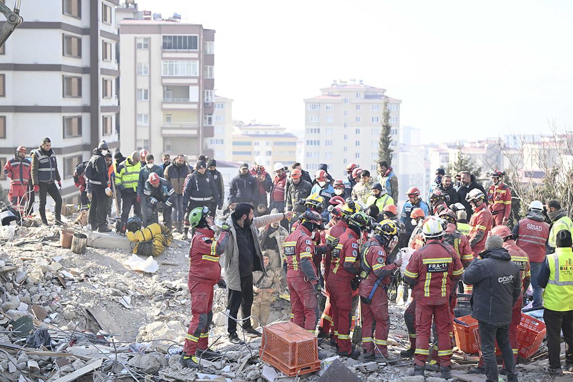 Asrın Felaketinin İkinci Yılı: Türkiye'deki Depremin Etkileri ve Yardım Çalışmaları